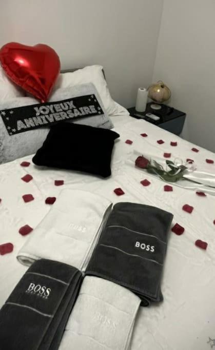 La Bonne Etoile Marseille ! Hebergement Romantique ! Jacuzzi Et Piscine Exterior photo